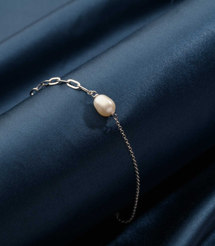 Beautiful Bond Of Pearl Bracelet (Silver)