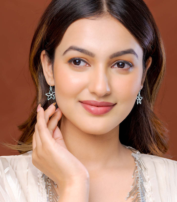 Classic Star Outlined Earrings (Silver)