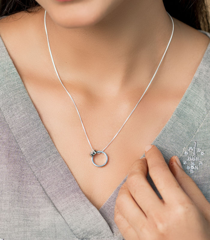 Connected Rings Necklace (Silver)