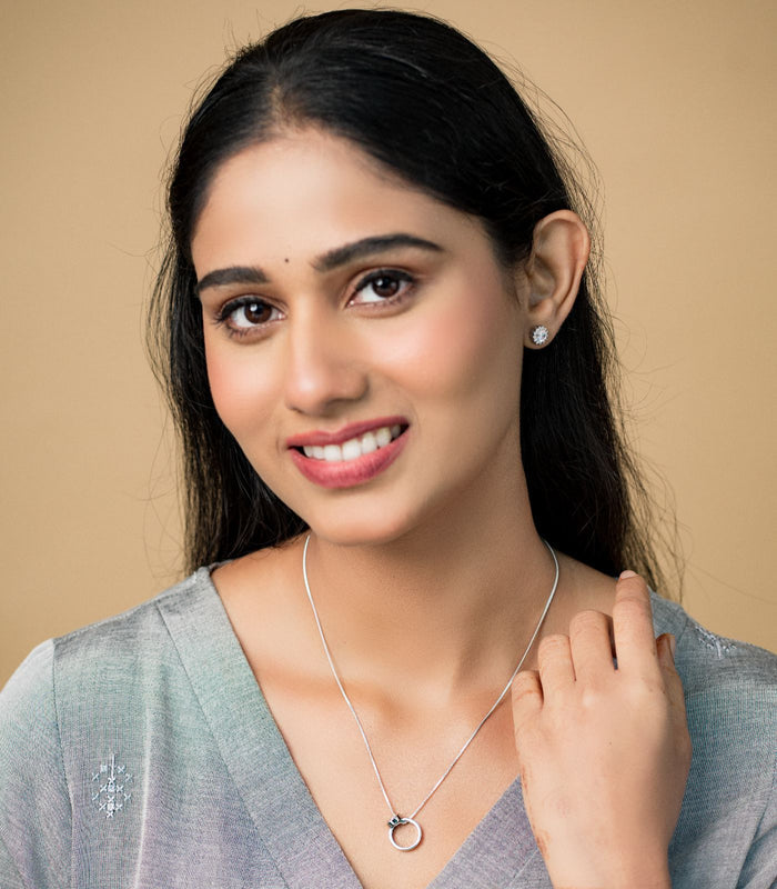 Connected Rings Necklace (Silver)