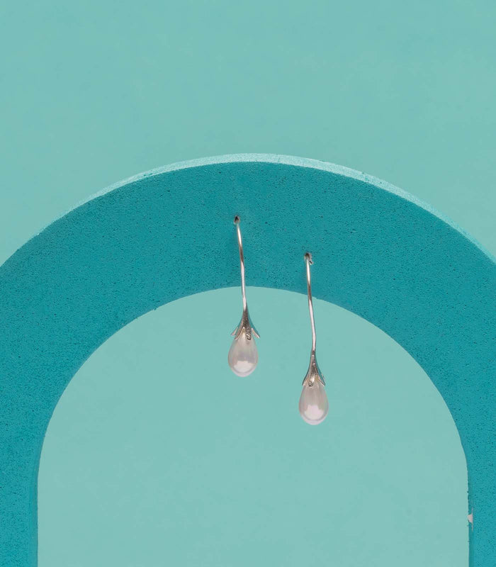 Dangling Drop Pearl Earrings (Silver)