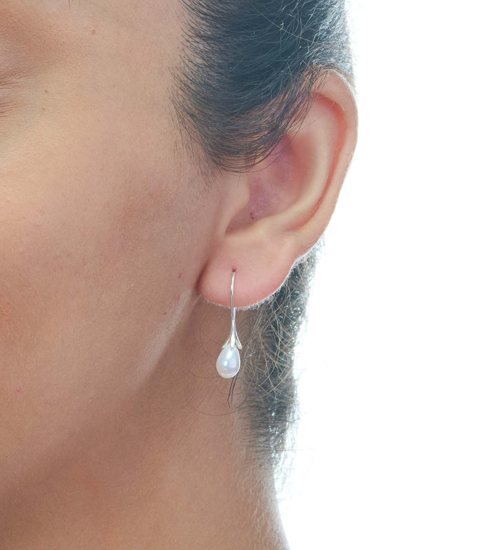 Dangling Drop Pearl Earrings (Silver)