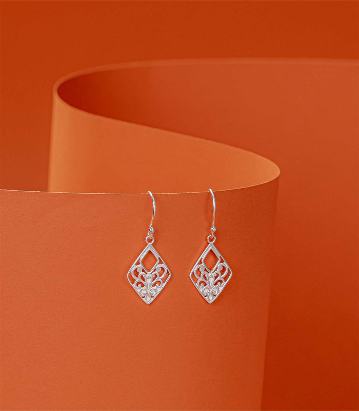 Designer Diamond Shaped Earrings (Silver)