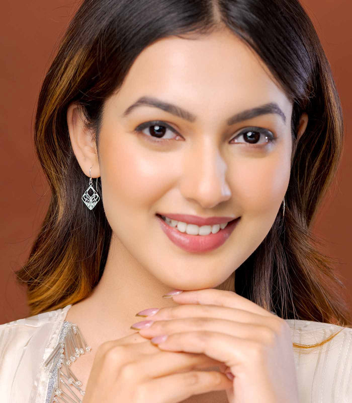 Designer Diamond Shaped Earrings (Silver)