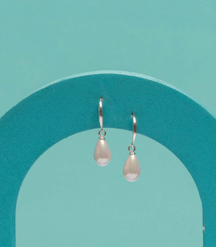 Drop Shaped Shining Pearl Earrings (Silver)