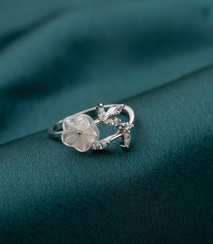 Floral Luxe Adjustable Finger Ring (Silver)
