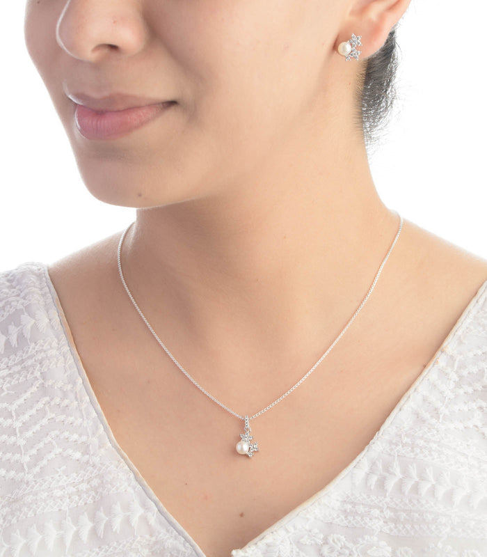 Racimo Of Flower Necklace Set (Silver)