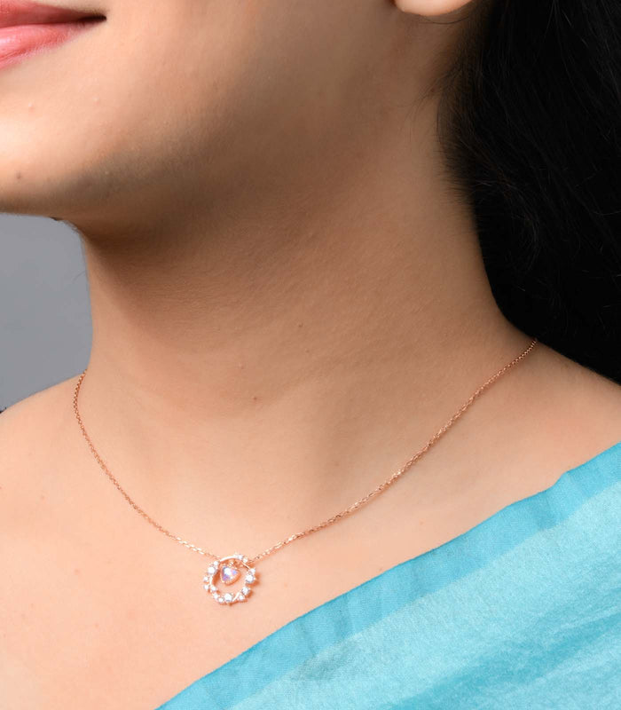 Rose Gold Polish Dangling Pendant Necklace (Silver)