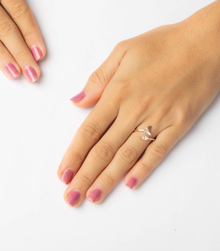Rosy Fishtail Adjustable Finger Ring (Silver)
