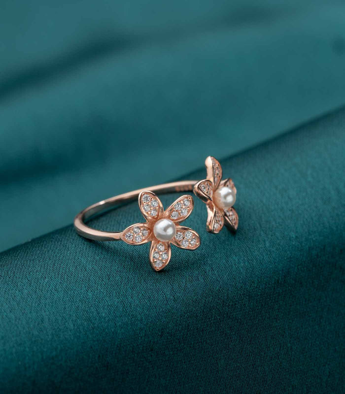 Rosy Flower Adjustable Finger Ring (Silver)