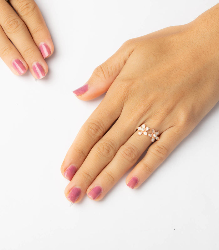 Rosy Flower Adjustable Finger Ring (Silver)