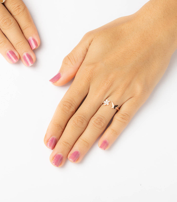 Rosy Flower Adjustable Finger Ring (Silver)