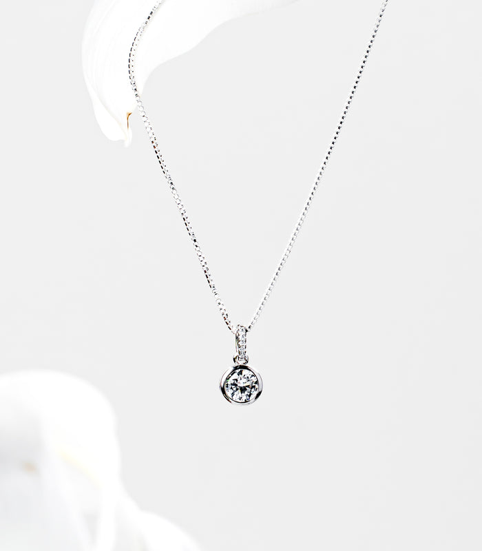 Shiny Crystal Core Necklace