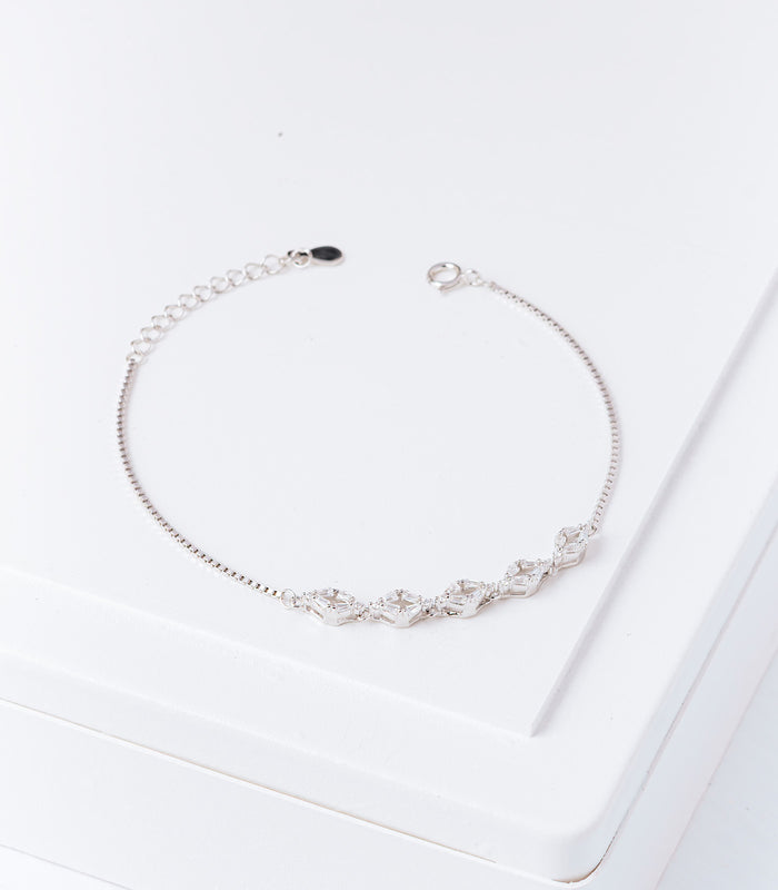 Shiny Motifs Bracelet (Silver)