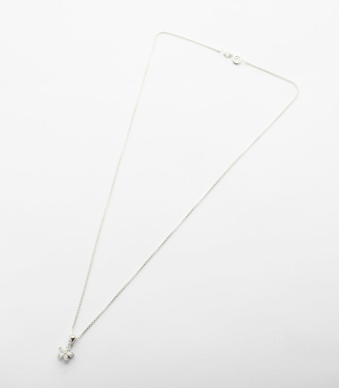 Silver Flowers Of Shiny Gemstones Pendant Set (Silver)