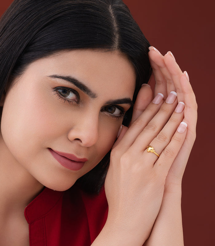 Starlit Heart Gold Finger Ring