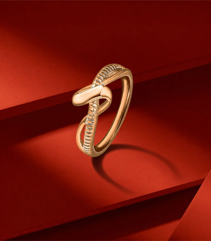 Subtle Contrast Gold Finger Ring