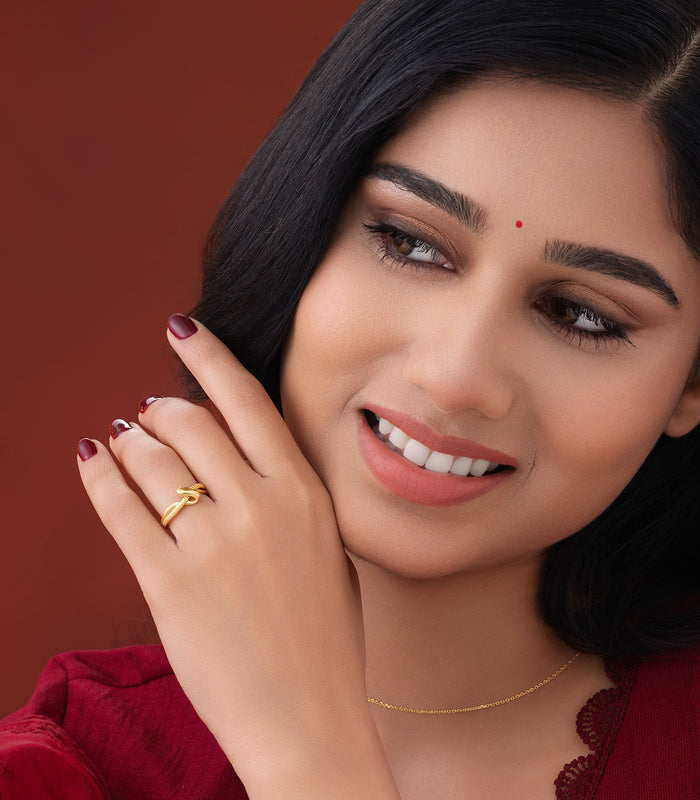 Subtle Contrast Gold Finger Ring