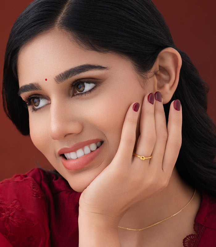 Timeless Knot Gold Finger Ring