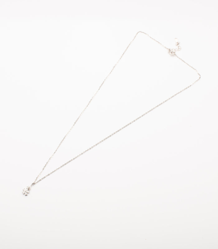 Tiny Daisy Necklace (Silver)